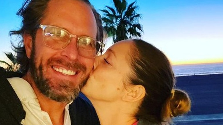 Judy Greer kissing her husband on the cheek