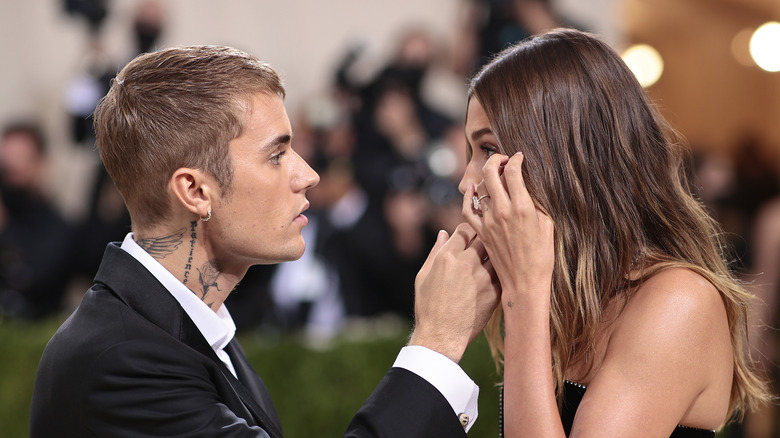 Justin reaching for Hailey's face