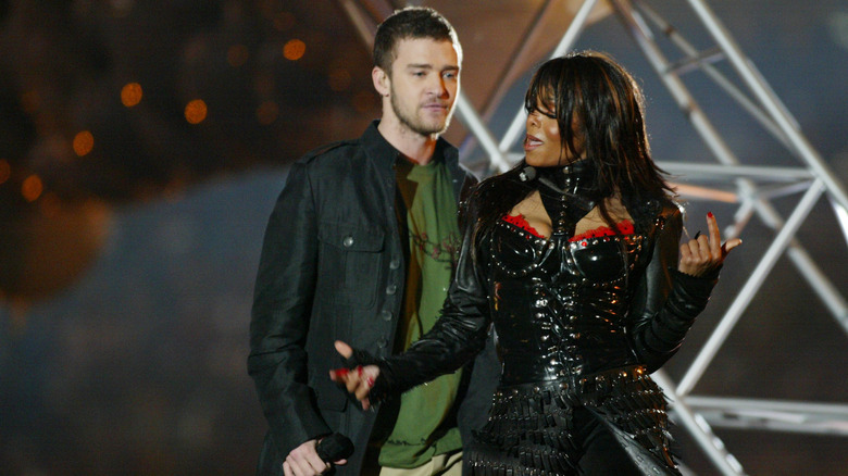 Justin TImeberlake and Janet Jackson Superbowl halftime show 2004