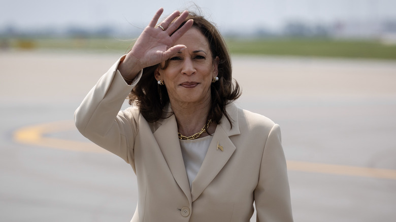 Kamala Harris waving