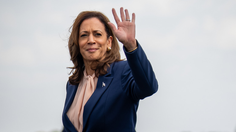 Kamala Harris waving