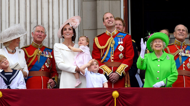 The royal family on balcony 