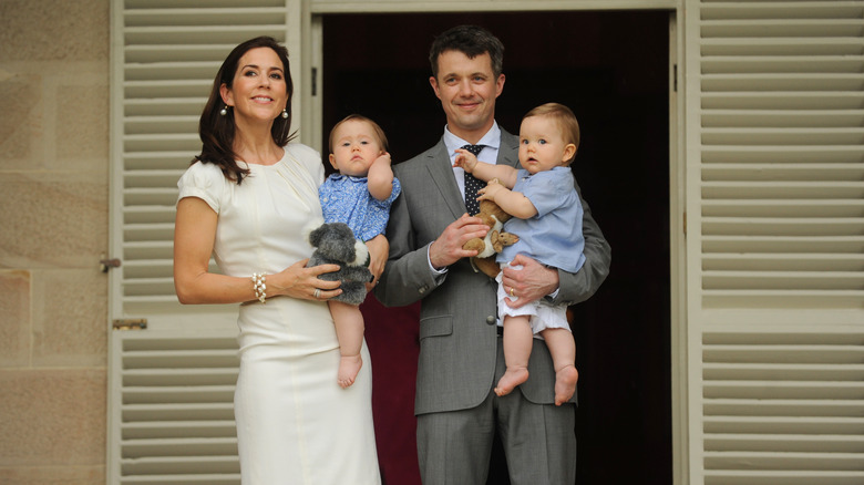 Queen Mary and King Frederick holding Prince Vincent and Princess Josephine