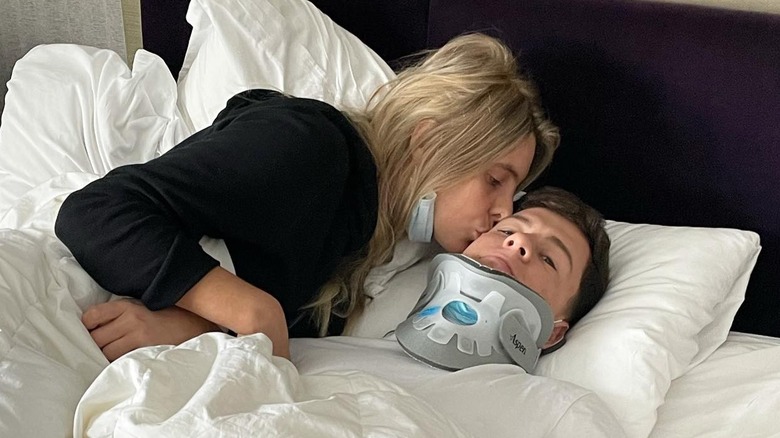 Lele Pons kissing injured Guaynaa