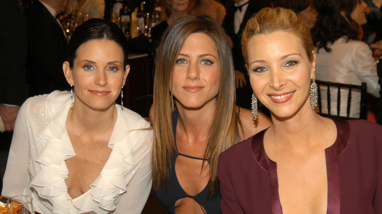 Lisa Kudrow with Courteney Cox and Jennifer Aniston at an event. 