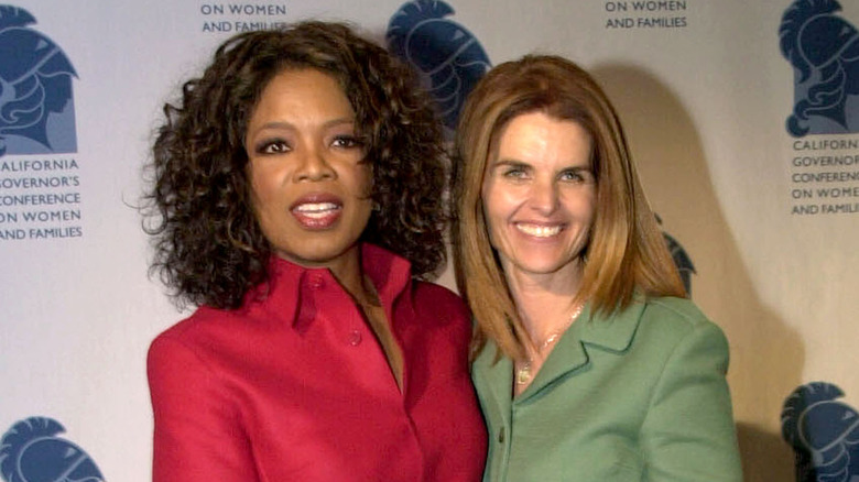 Oprah and Maria Shriver posing together