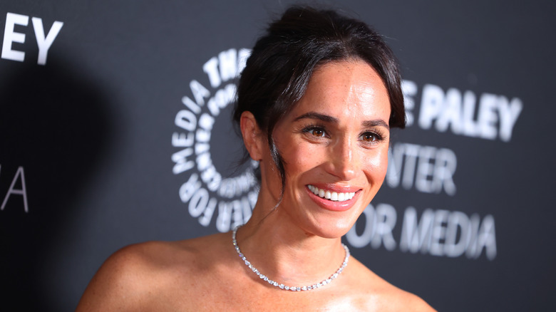 meghan markle smiling on red carpet