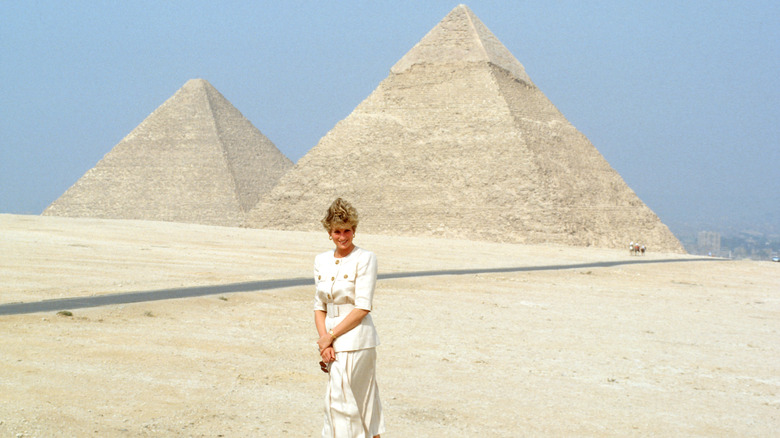 Princess Diana in front of Great Pyramids of Giza