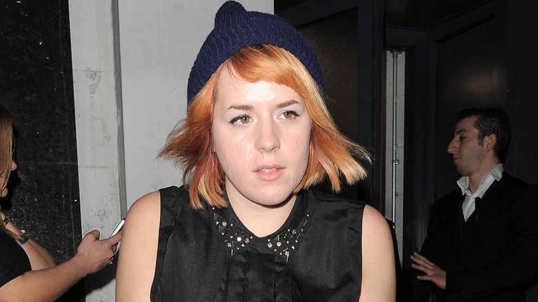 Isabella Cruise, walking