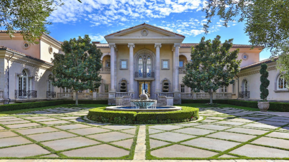 An exterior shot of Britney Spears' mansion