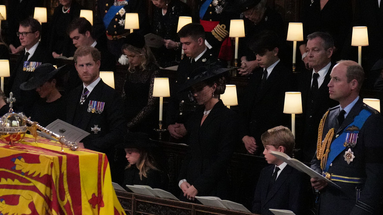 Royal family at Queen's committal service 