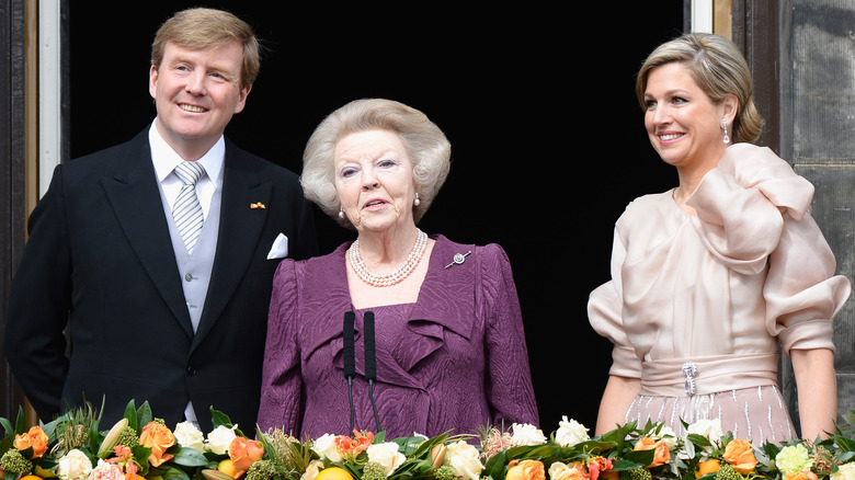 King Willem-Alexander Queen Beatrix Queen Máxima balcony