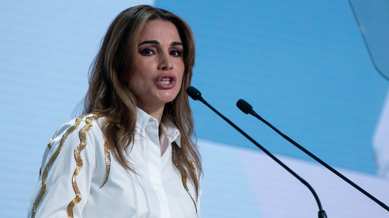 Queen Rania speaking into microphone 