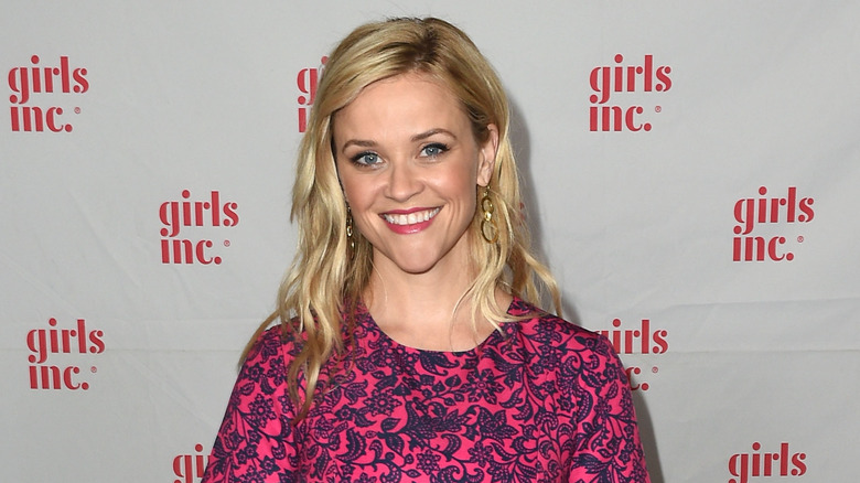 Inside Reese Witherspoons Lavish Life 