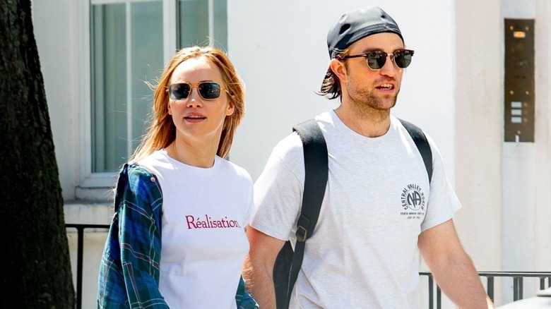 Robert Pattinson and Suki Waterhouse walking 