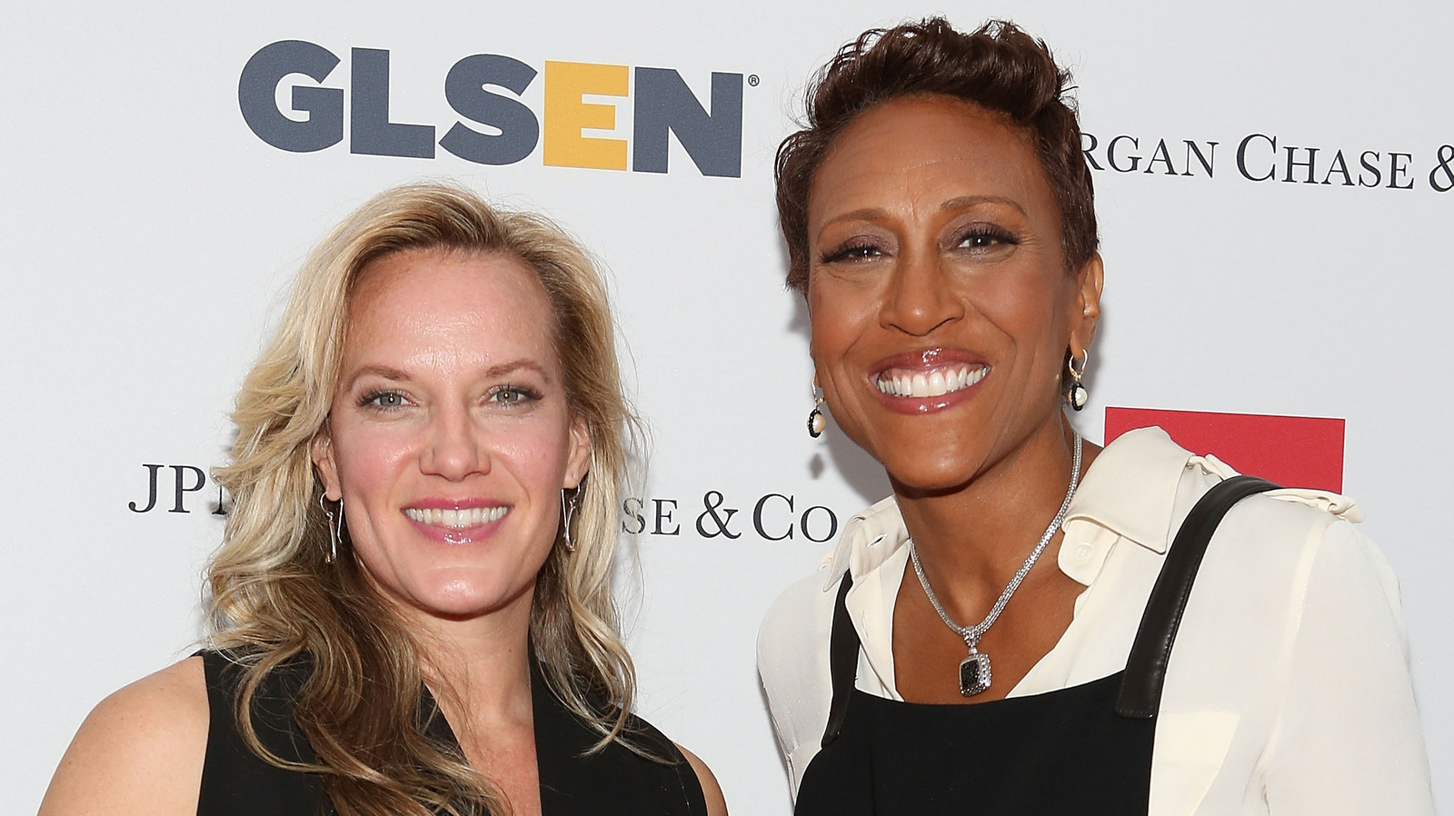 https://www.thelist.com/img/gallery/inside-robin-roberts-relationship-with-amber-laign/l-intro-1696280370.jpg