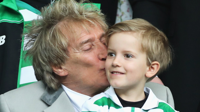 Rod Stewart kissing son