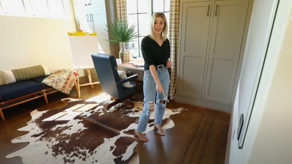 Sadie Robertson pointing at the floor of her home