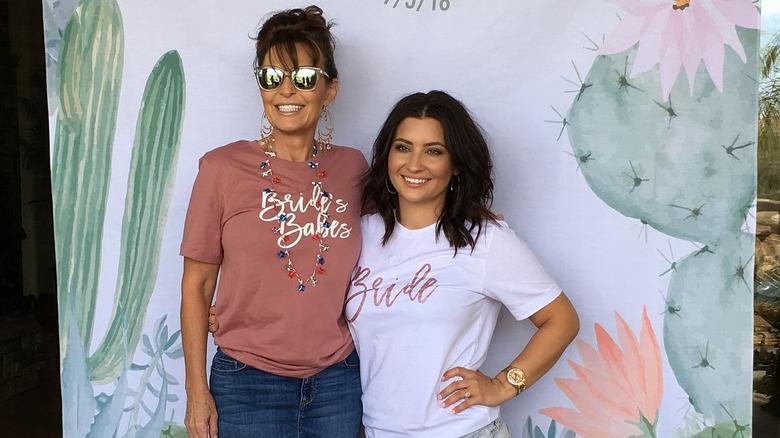 Sarah Palin posing with her daughter Willow