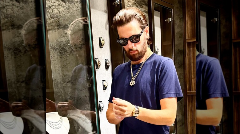 Scott Disick wearing jewelry