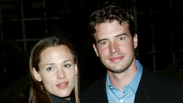 Scott Foley and Jennfier Garner at an event.