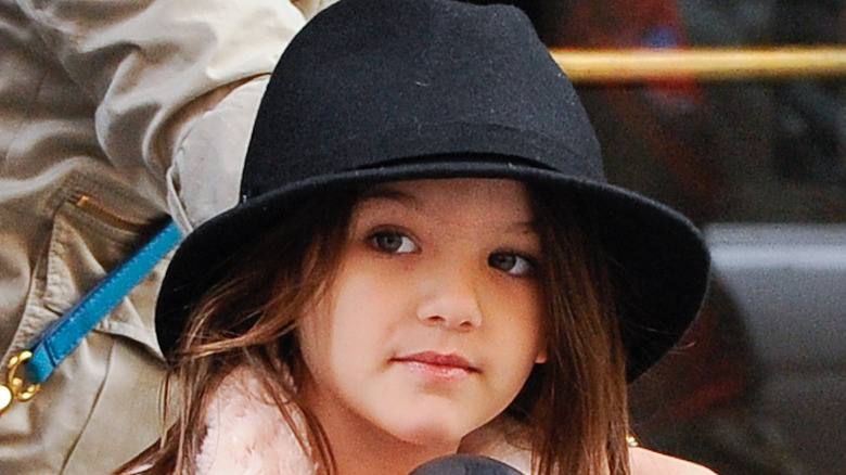 what does suri cruise do for a living