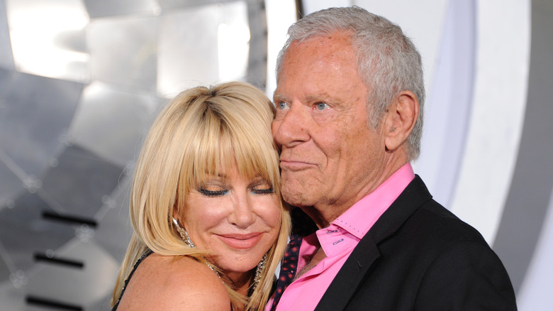 Suzanne Somers hugging Alan Hamel