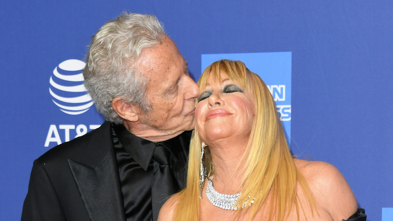 Alan Hamel kissing Suzanne Somers