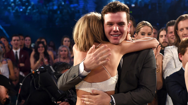 Austin and Taylor Swift at the awards show