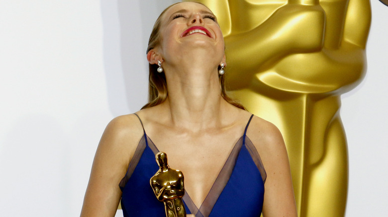 Brie Larson holding Academy Award