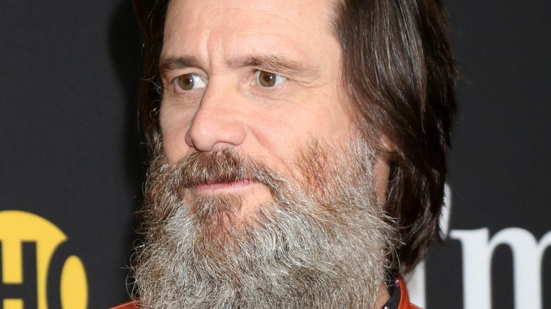 Jim Carrey posing 