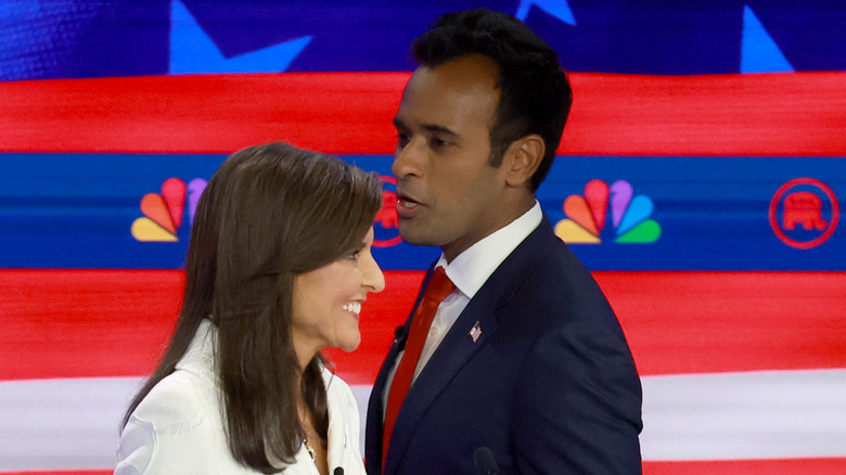 Vivek Ramaswamy walking behind Nikki Haley at the Republican debate