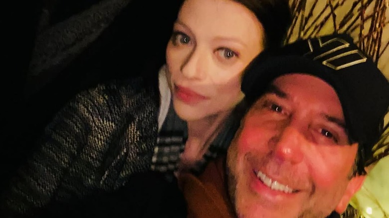 Michelle Trachtenberg poses with David Schwimmer