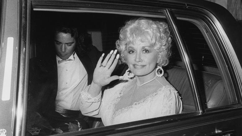 Dolly Parton waving