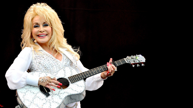 Dolly Parton performing