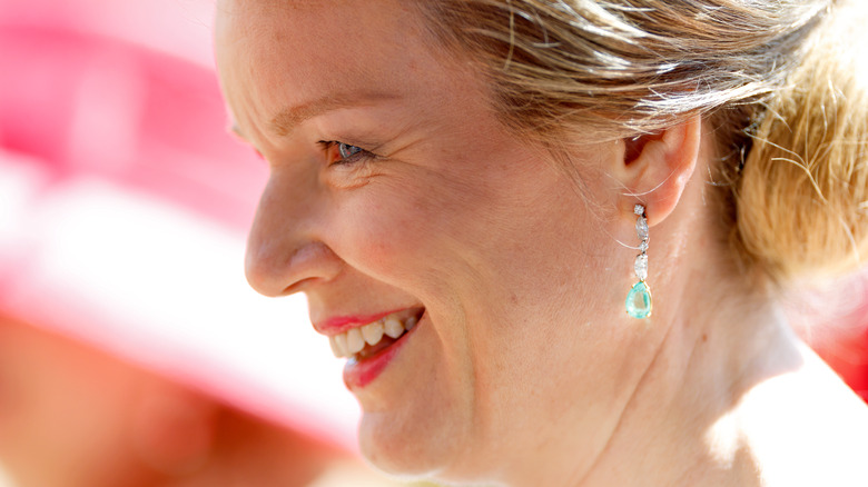 Queen Mathilde close up earrings