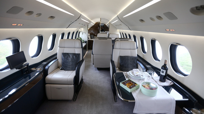 Inside Dassult Falcon 7X jet