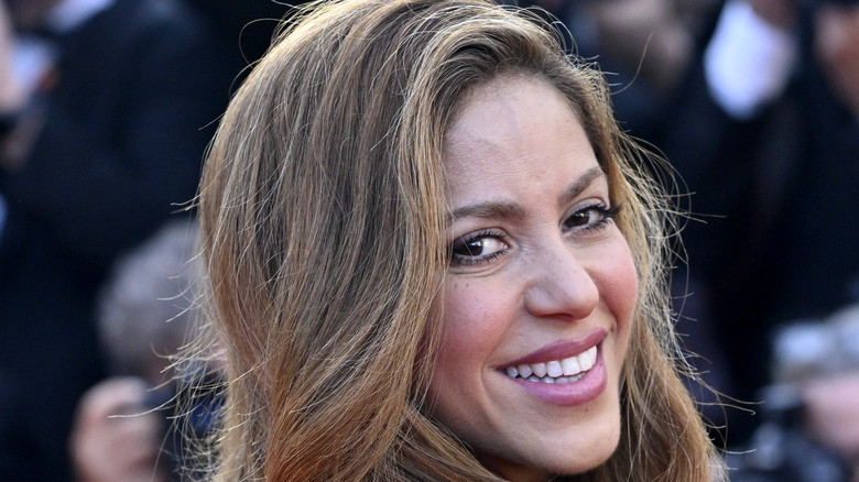 Shakira smiling for photographers