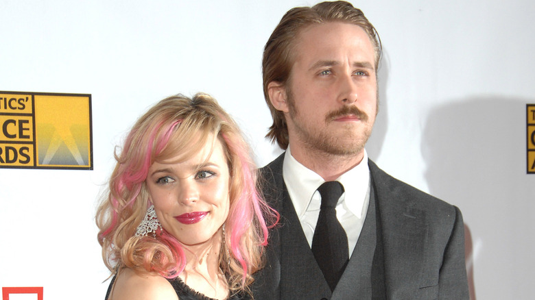 Ryan Gosling and Rachel McAdams posing