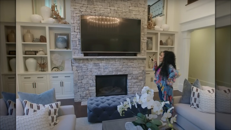 Egypt Sherrod giving a house tour