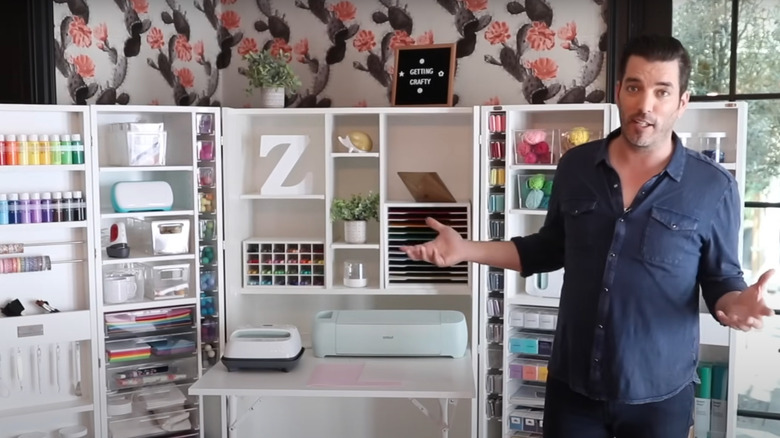 Jonathan Scott in Zooey Deschanel's craft room