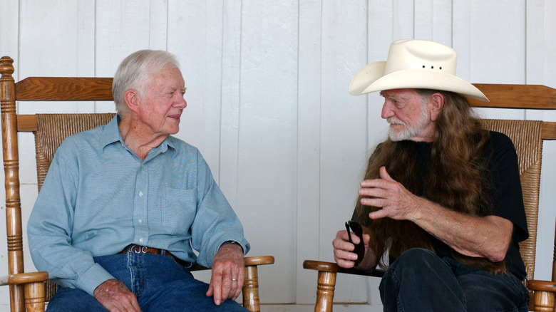 Jimmy Carter talking to Willie Nelson