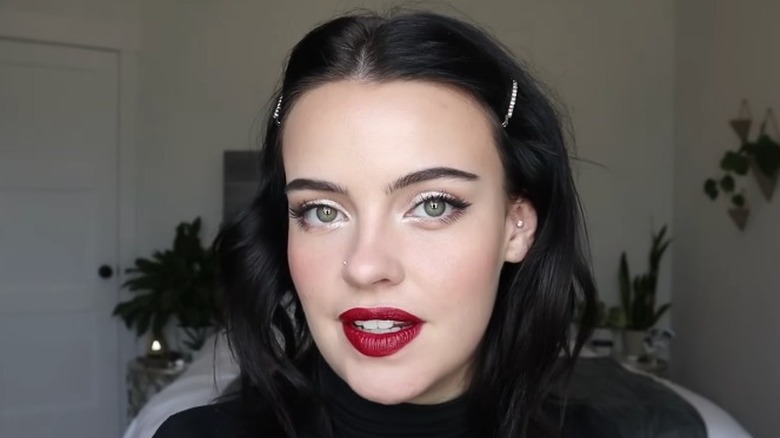 Hollywood glam makeup look