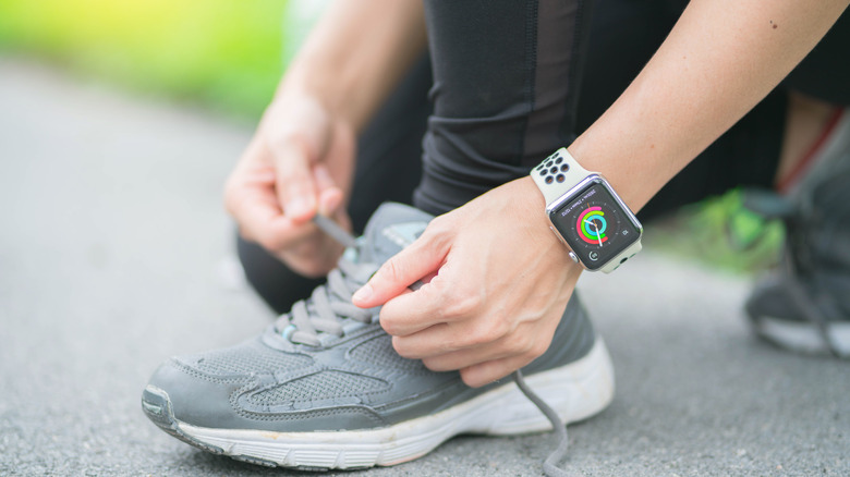 runner wearing Apple Watch