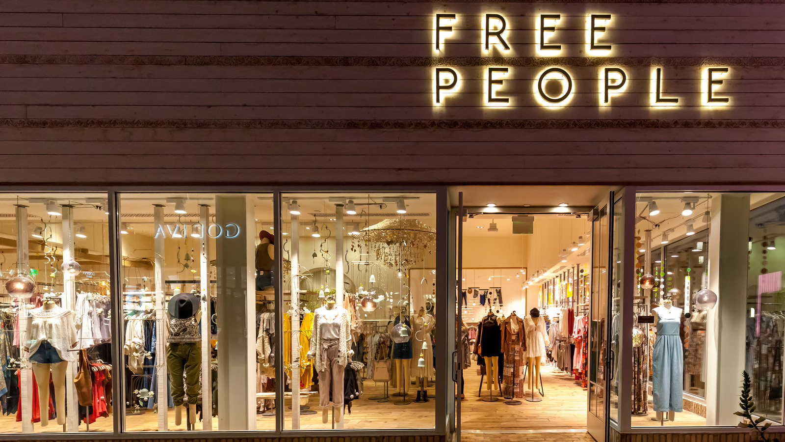 Why is Free People So Expensive? How to Save When You Shop