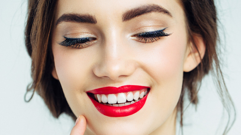 Woman with glossy eye look