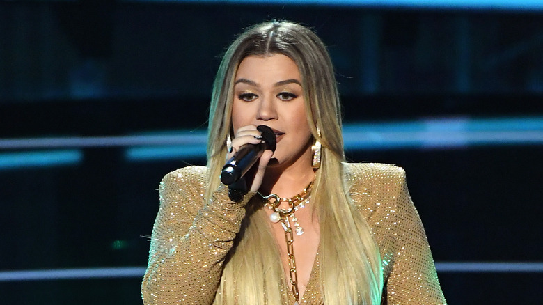 Kelly Clarkson performs on stage.