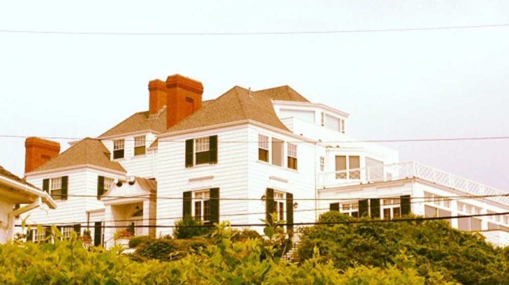 Swift's Rhode Island Mansion, Betty Harkness