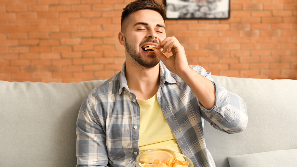 Man eating potato chips