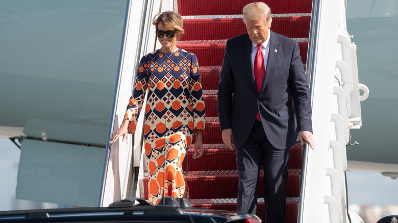 Donald and Melania Trump do not hold hands